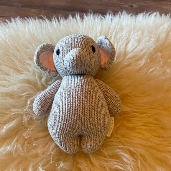 Cuddle + kind Baby Elephant - Picture 2 of 8